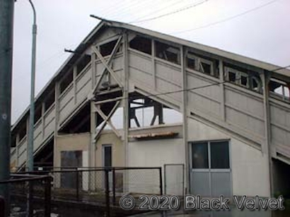 粟生駅　跨線橋