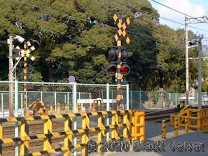 日野神社西踏切